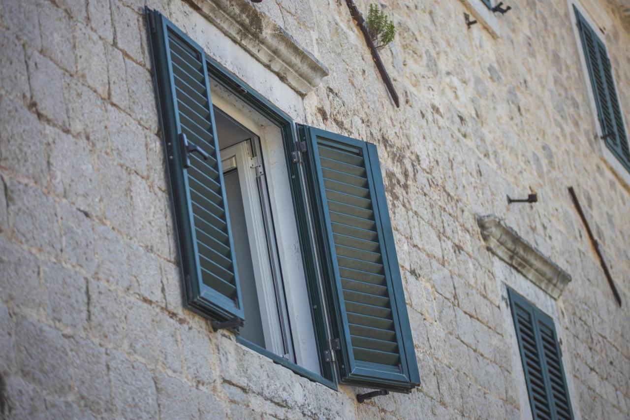 Kamena Palata Apartments Kotor Bagian luar foto