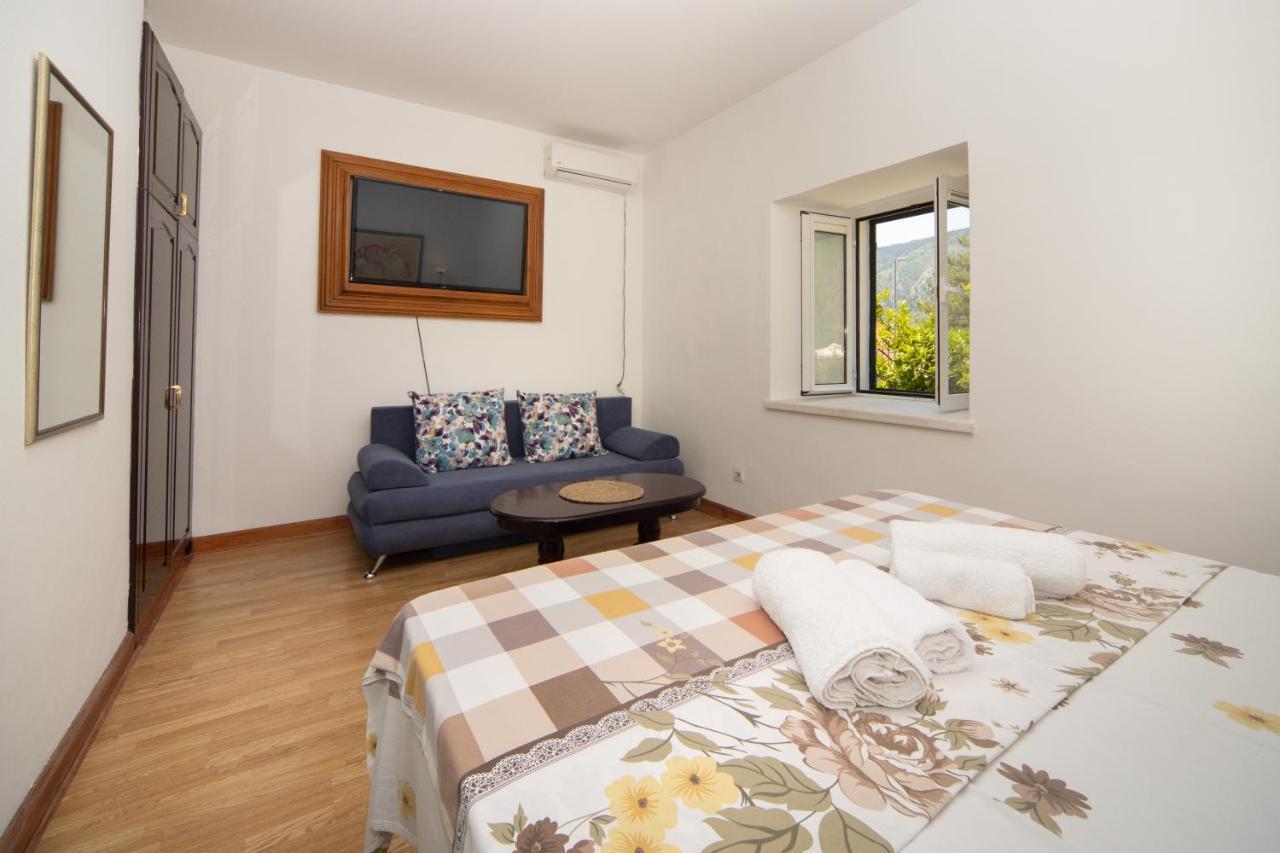 Kamena Palata Apartments Kotor Bagian luar foto