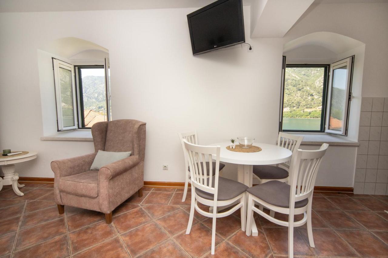 Kamena Palata Apartments Kotor Bagian luar foto