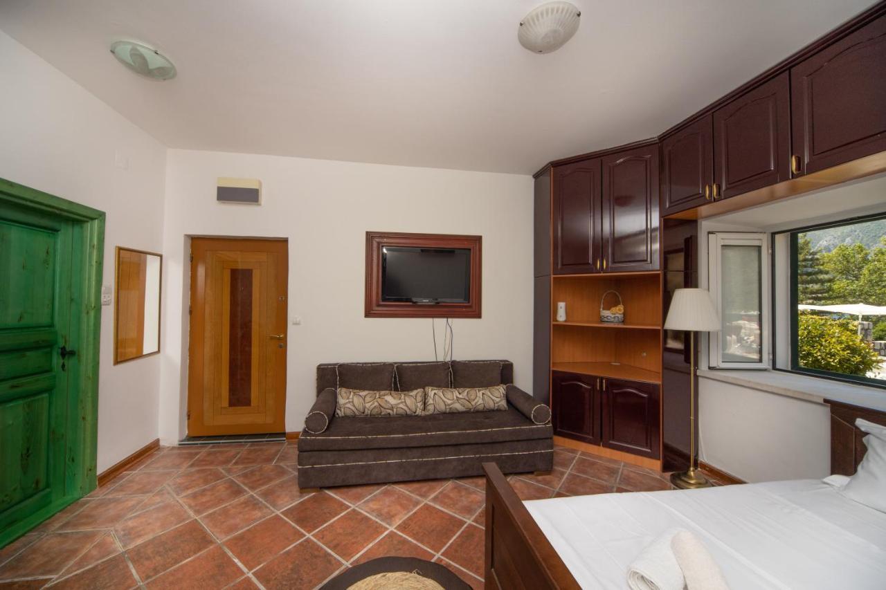 Kamena Palata Apartments Kotor Bagian luar foto