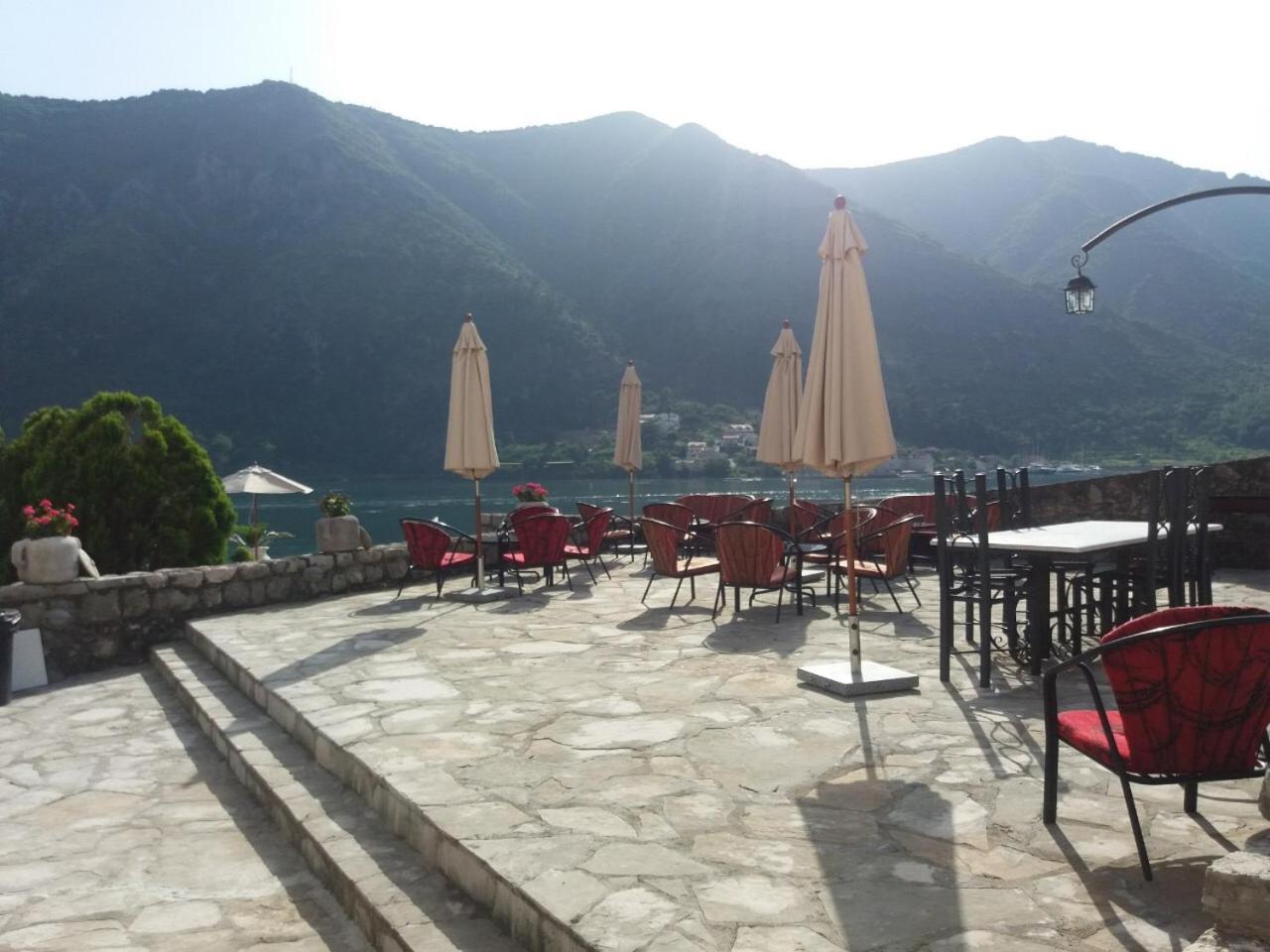 Kamena Palata Apartments Kotor Bagian luar foto