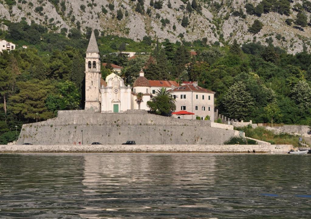 Kamena Palata Apartments Kotor Bagian luar foto